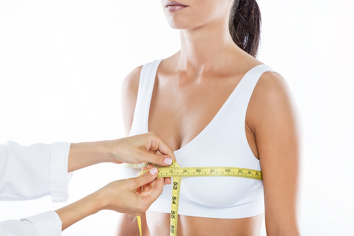 Philadelphia Breast reduction model having her chest measured